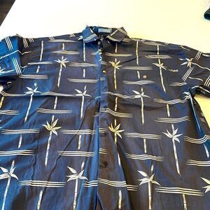 Kayla’s Bay resort wear, men’s medium short sleeve bamboo pattern, super nice.